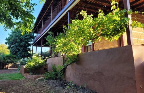 Katrine Apartment | " Le Var" Historic accommodation with Ensuite.