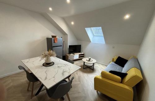 Ecommoy Apartment | Le Voyageur - 7 p - Circuit Rêve au Mans