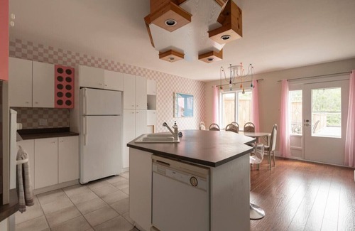 Mont-Tremblant Apartment | #Le80ies | Dtown Ice rink Shuttle to ski