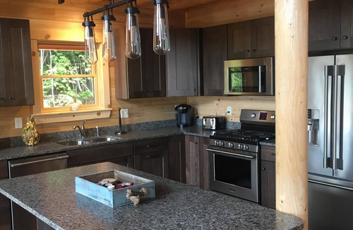 Gilead House | LEAF PEEPER DEALS PRIVATE HOME,SLEEPS 12, GRAND VIEWS & HOT TUB & PET FRIENDLY
