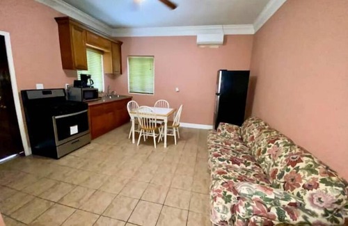 Nassau Apartment | Leah's Heaven - Cozy One Bedroom Suite