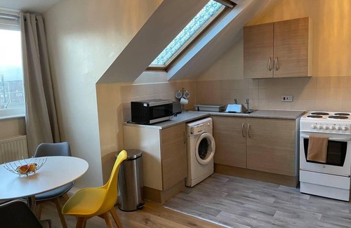 Leeds Apartment | Leeds Cute 1 bed Apt, Garden, Free Wifi & Parking