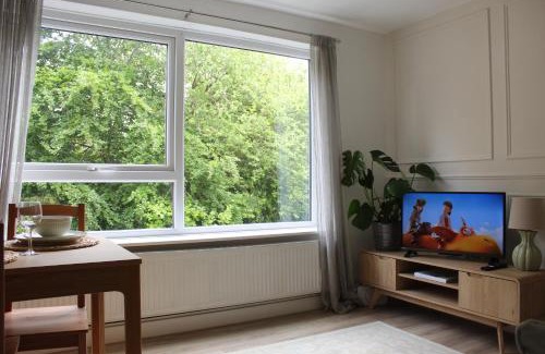 Chapeltown Apartment | Leeds Urban Retreat - Modern 2 bed Apartment