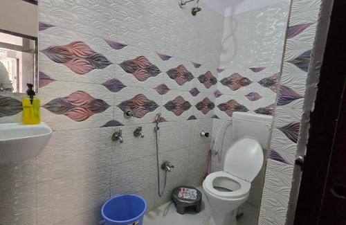 Jabalpur Apartment | Leela homestay - one Bedroom with kitchen