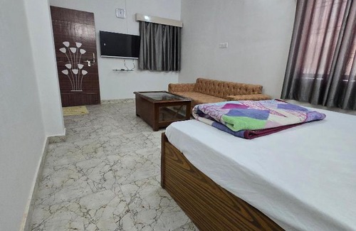 Jabalpur Apartment | Leela homestay - one Bedroom with kitchen