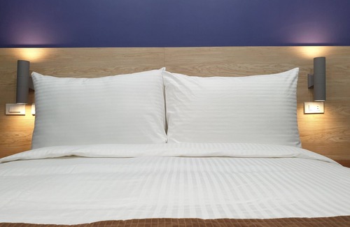 Downtown Hotel | Leez Inn Makati