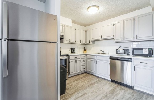 Richmond Apartment | Legacy at Imperial Village 807 I 2 Bed 2 Bath