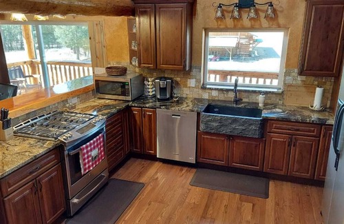 Libby Cabin | Legacy Lodge - Log Home Retreat - 5 bed 2 bath with stunning mountain views !