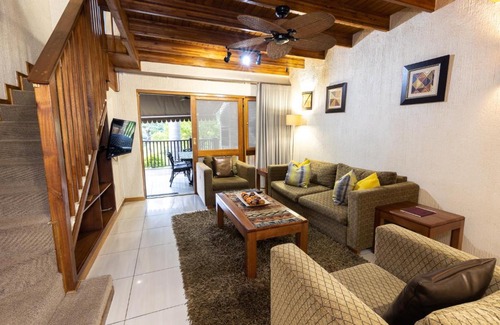 Hazyview Ski Chalet | Legend Safaris 257B - in Kruger Park Lodge