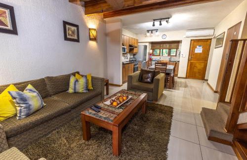 Hazyview Ski Chalet | Legend Safaris 257B - in Kruger Park Lodge
