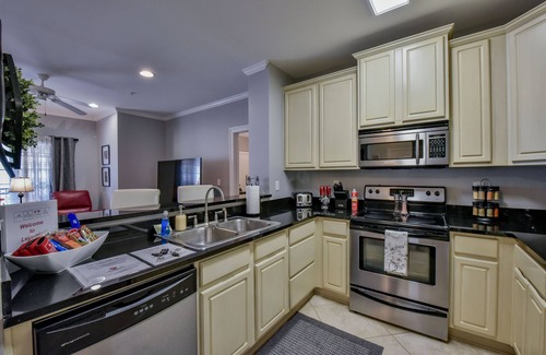 Tuscaloosa Condo | Legends Landing - close to campus, shopping, and more! Complex pool!