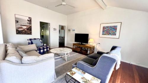 Yamba House | Leightons Cottage, 8 Campbell Lane
