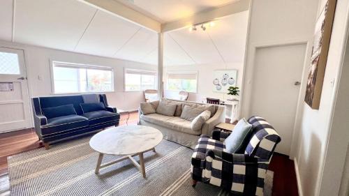 Yamba House | Leightons Cottage, 8 Campbell Lane