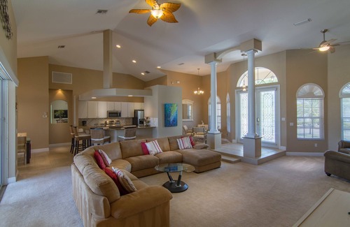 Yacht Club Villa | Leisure living in the Yacht Club, one of Cape Coral's most desirable locations