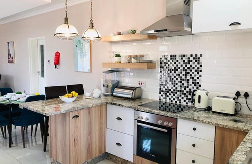 Lobatse House | Lekuka Guesthouse