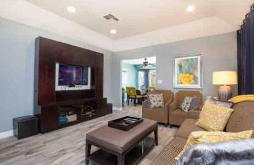 Green Valley House | Lelanie heated pool hot tub house