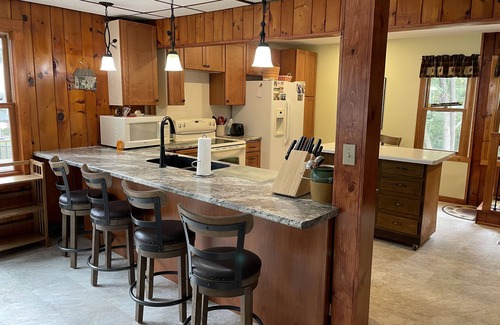Sarona House | Lemens Lodge Sportsman & Family Lodge on Long Lake-Sleeps 12 - Open all Seasons