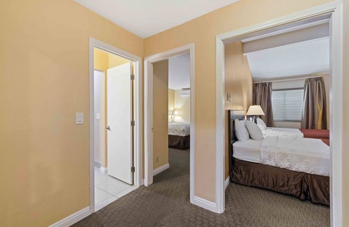 Northeast Anaheim Hotel | Lemon Tree Hotel & Suites Anaheim