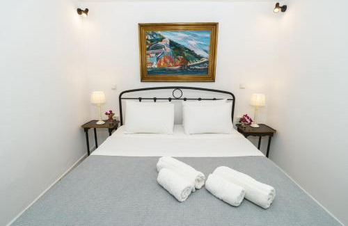 idhra Apartment | LEMON TREE - HYDRA DREAM HOUSES