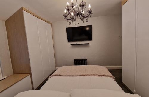 Hale Village House | Lennon cottage
