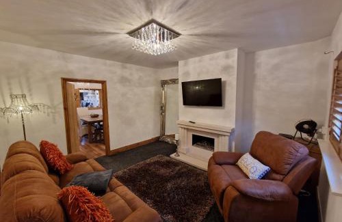 Hale Village House | Lennon cottage