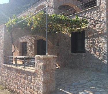 Livadi Apartment | Leonidio Rock climbing house