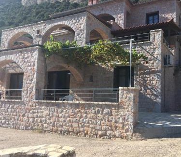 Livadi Apartment | Leonidio Rock climbing house