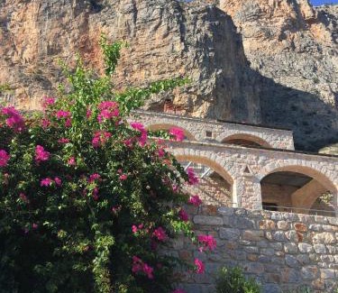 Livadi Apartment | Leonidio Rock climbing house