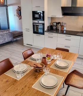 Etang Sale Les Bains Apartment | Les 3 sables, CAPUCIN