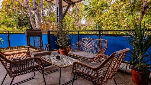 Etang Sale Les Bains Apartment | Les 3 sables, CAPUCIN
