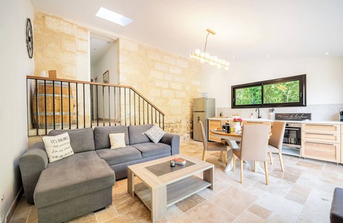 Fronsac Villa | Les Bon Amis: Large 3-bedroom 100m2 riverside gîte for 6 people