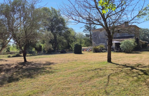 Fronsac Villa | Les Bon Amis: Large 3-bedroom 100m2 riverside gîte for 6 people