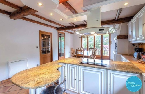 Menthon-Saint-Bernard Villa | Les Coteaux - Family house with lake view.