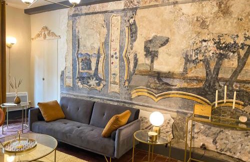 Tournus Apartment | Les Fresques de Camille