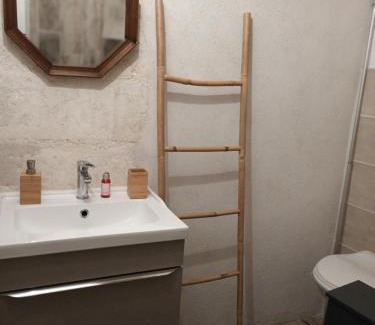 Aramon Bed & Breakfast | les greniers du château