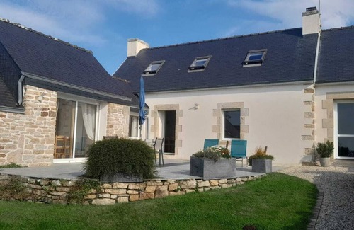 Plozevet House | Les Hortensias de papy.vacation home in the heart of Audierne Bay. Sea view