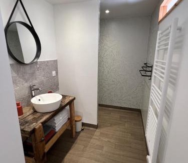 Montfaucon-Montigne Apartment | Les Iris - Maison chaleureuse, proche Puy du Fou, Clisson, vignobles Nantais