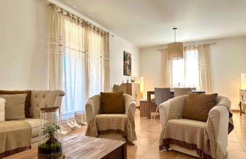 L'Isle-sur-la-Sorgue House | Les Lauriers Blancs air-conditioned villa with swimming pool