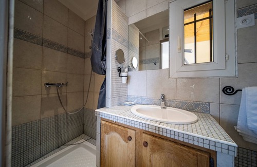 Cabrieres-d'Avignon Hotel | Les Loges du Luberon