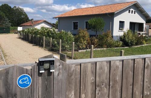 Mimizan Apartment | Les logis d'argent Studio indépendant Parking Entrée autonome Linge de Lit et Serviettes Wifi fibre TV connectée