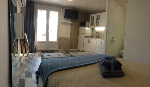 Mimizan Apartment | Les logis d'argent Studio indépendant Parking Entrée autonome Linge de Lit et Serviettes Wifi fibre TV connectée