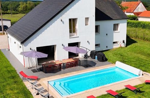 Magnien House | Les retrouvailles des Ducs by Vindihouses - piscine chauffé toute l'année - billard
