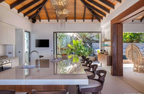 Grande Vigie Villa | Les Roches- newly-built, 5-bedroom in the hills of Colombier with lots of privac