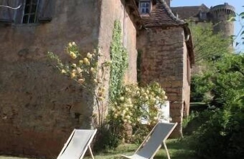 Prudhomat House | Les Tuiles, at the foot of the château overlooking the Dordogne valley