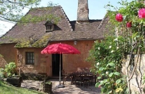Prudhomat House | Les Tuiles, at the foot of the château overlooking the Dordogne valley