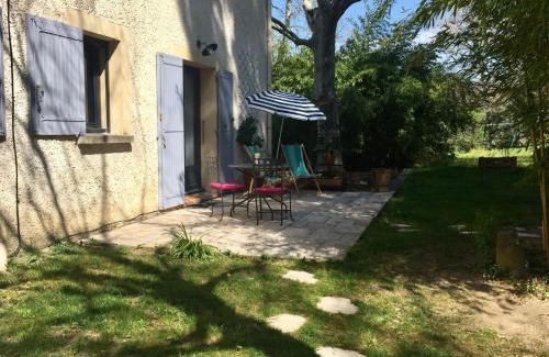 Aubignan Apartment | Les volets lavande