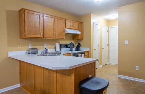 Elizabethtown House | Less than mile to sports park, private house and yard.