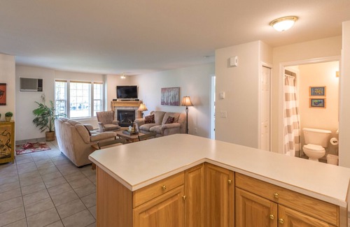 Okanagan-Similkameen Condo | Let your Vacation Start Here!