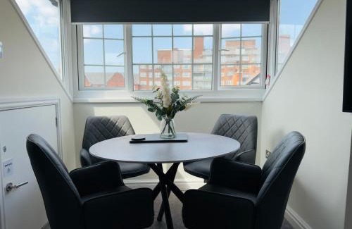 Southport Apartment | Lethbridge Villa 49 Apartment 3 Super Fibre WiFi, Free parking