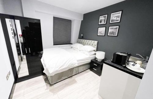 Rayners Lane House | Letzi Ensuite Room, 10 Mins Wembley, Fast WiFi